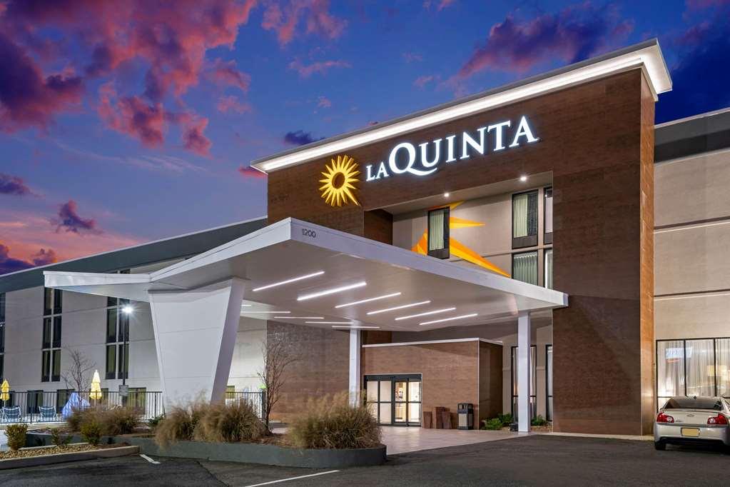 Отель La Quinta By Wyndham Columbus Ms Экстерьер фото
