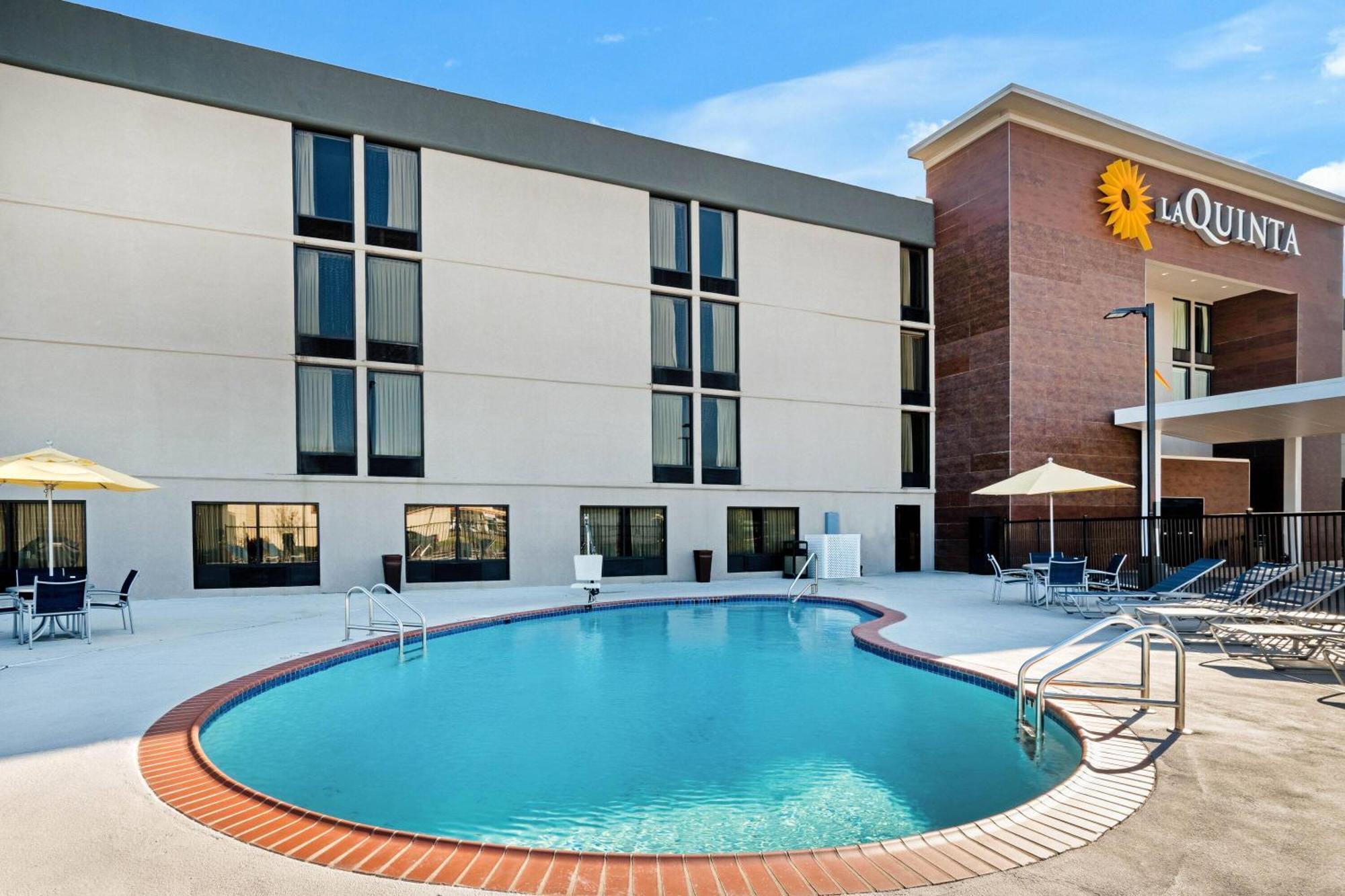 Отель La Quinta By Wyndham Columbus Ms Экстерьер фото