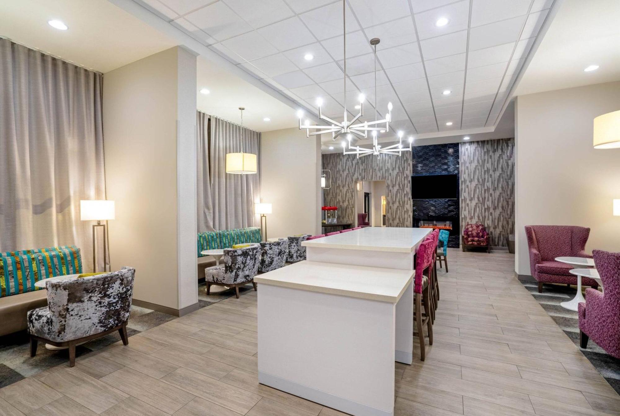 Отель La Quinta By Wyndham Columbus Ms Экстерьер фото
