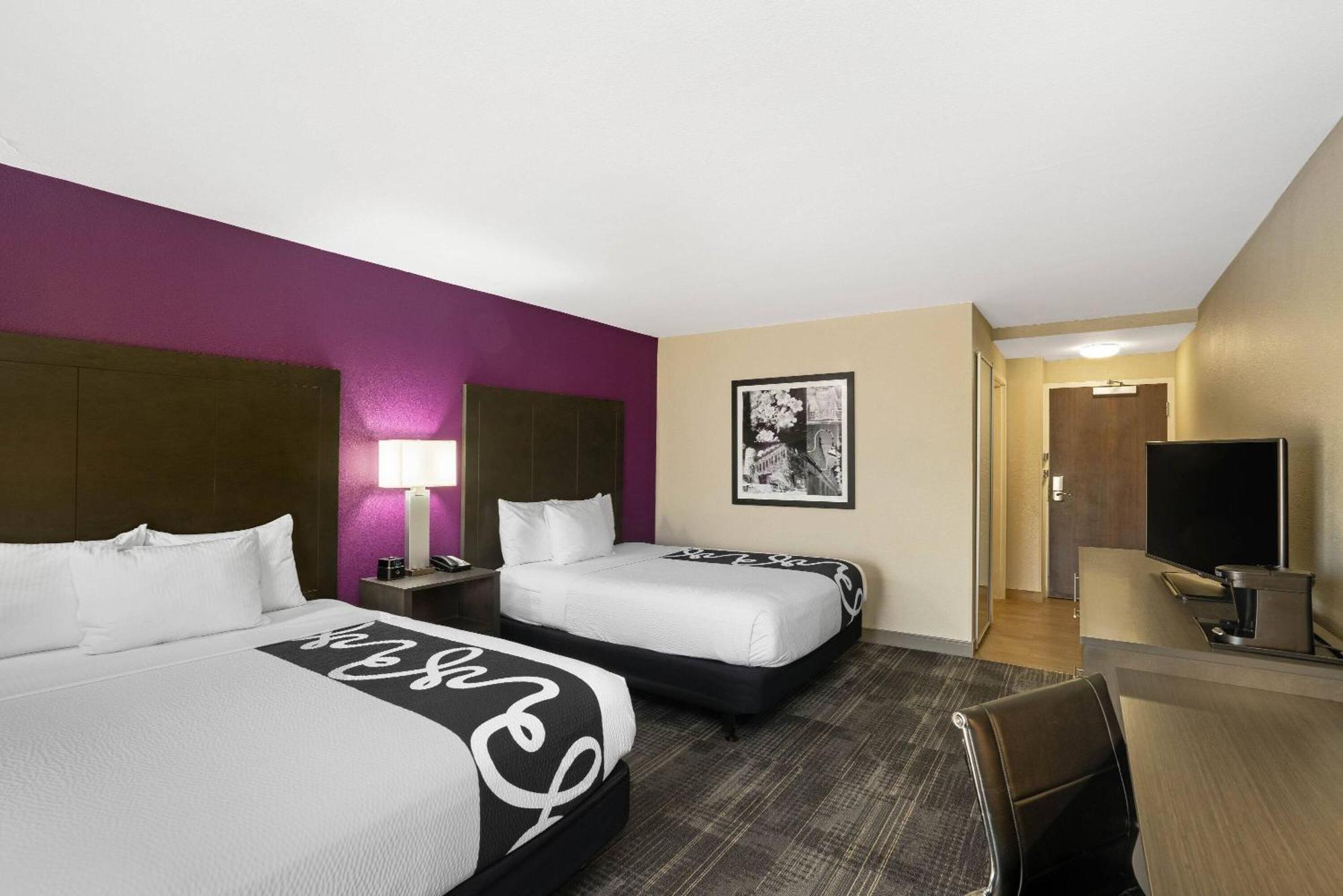 Отель La Quinta By Wyndham Columbus Ms Экстерьер фото